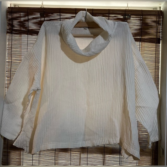 Scuba Crop Turtle Neck Top - Picture 2 of 9